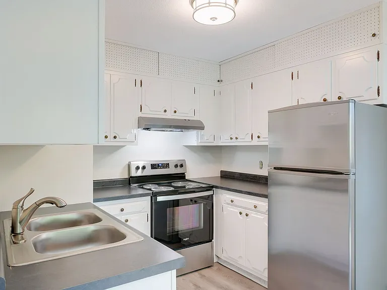 3135 Dupont — Photo 10
