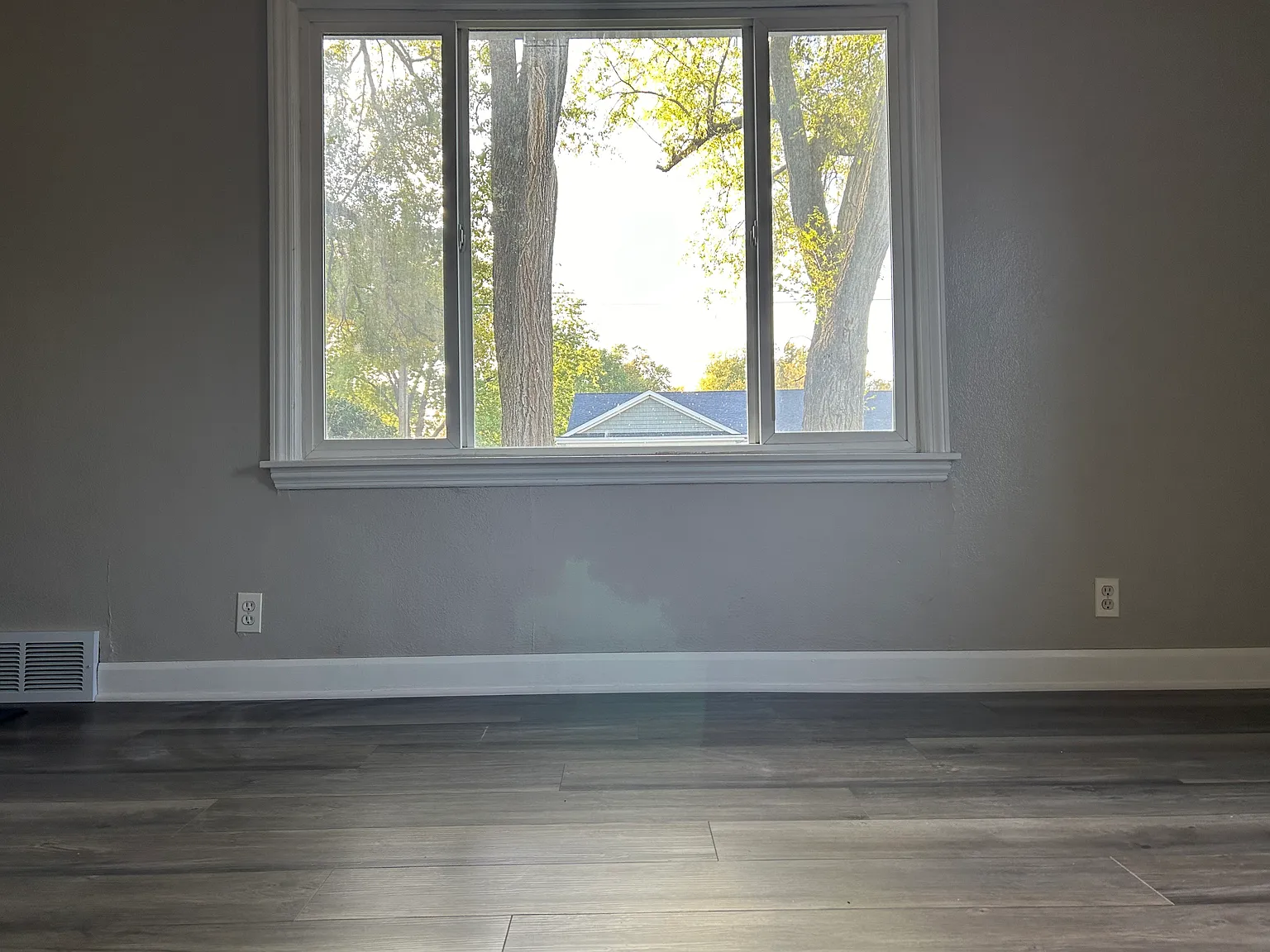 3 bed, 1080 sqft, $2,095 — Photo 3