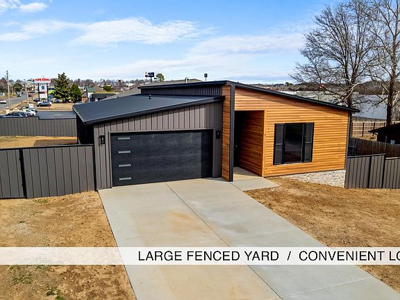 3rd image of 1001 Bluebird Ln