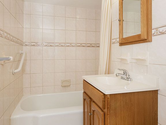 5th image of 35-11 85th St #6M