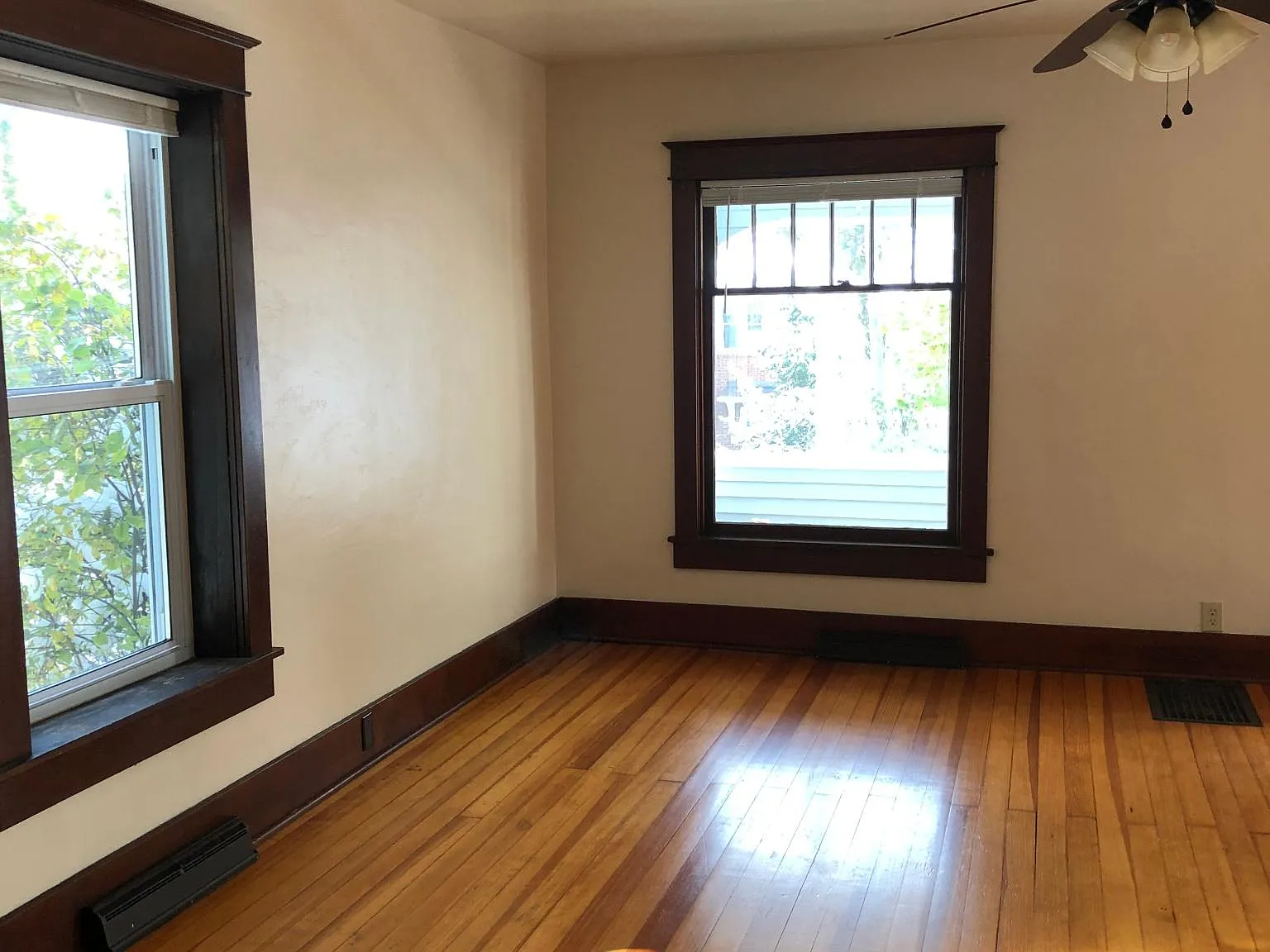 2 bed, 1.5 bath, 1170 sqft, $1,260 — Photo 3