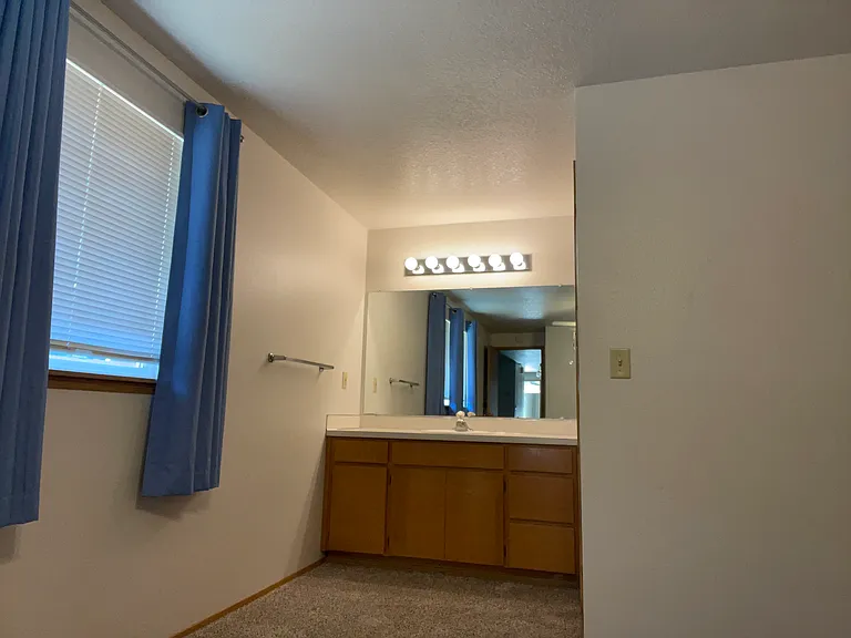 506 Southgate Dr S — Photo 16