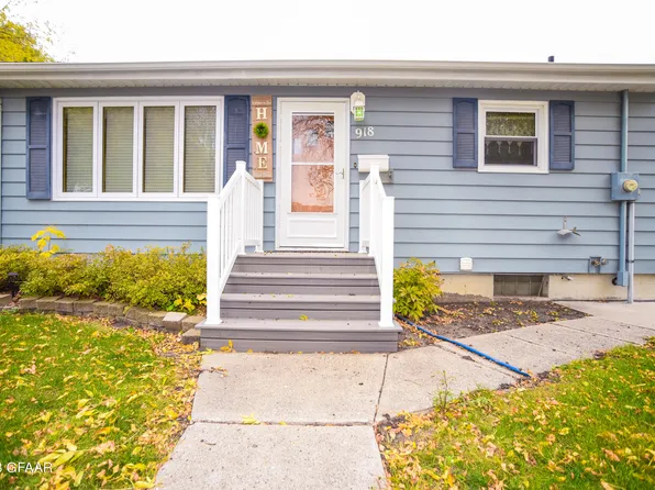 918 N 18th St, Grand Forks, ND 58203
