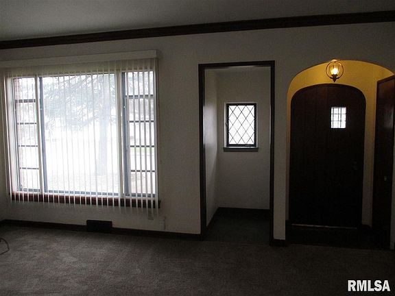 2nd image of 1103 E Seneca Pl