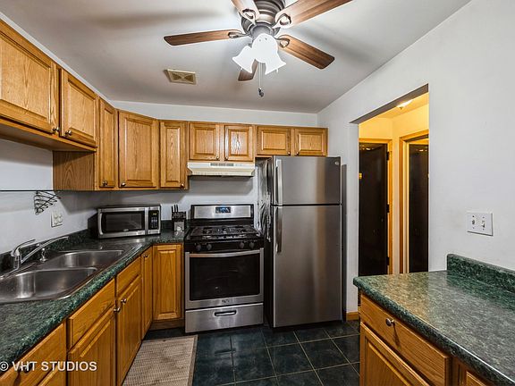 2nd image of 9S070 Lake Dr APT 13-208