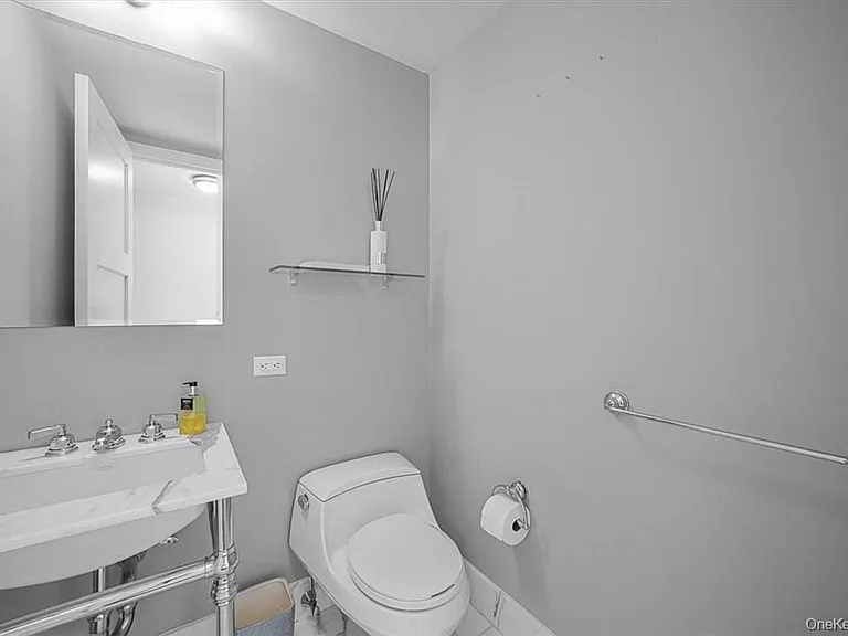 1 Renaissance Sq #24F — Photo 16