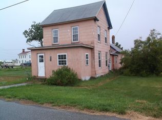 18 Walnut St, Crisfield, MD 21817