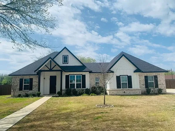 121 Kens Ct, Pilot Point, TX 76258