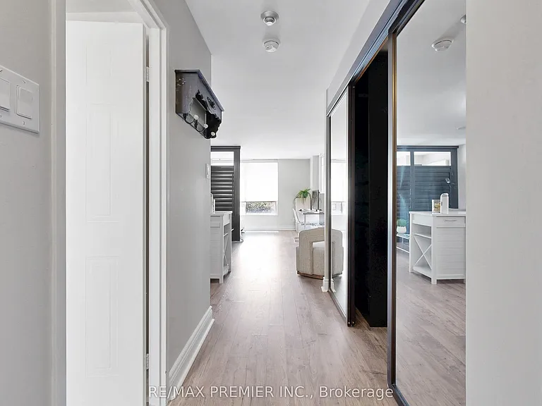 95 Prince Arthur Ave #Penthouse 824 — Photo 4