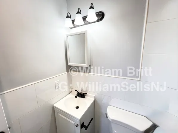 212 Zabriskie Street image 4 of 17