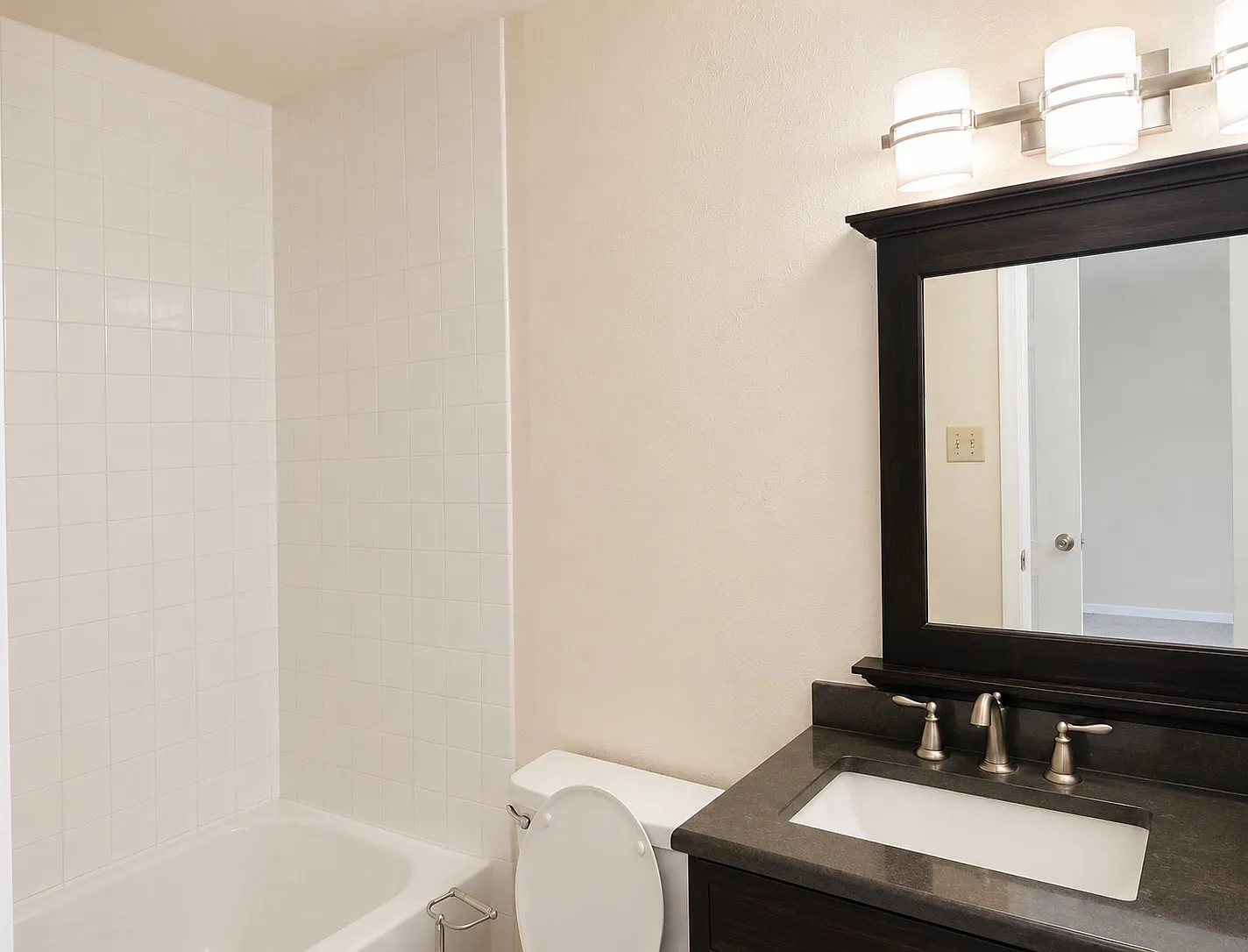 2 bed, 1000 sqft, $1,475 — Photo 4