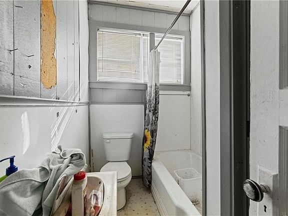 5th image of 722 Oak Ave