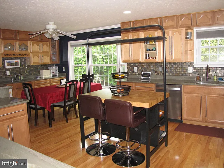 9031 Blarney Stone Dr — Photo 3