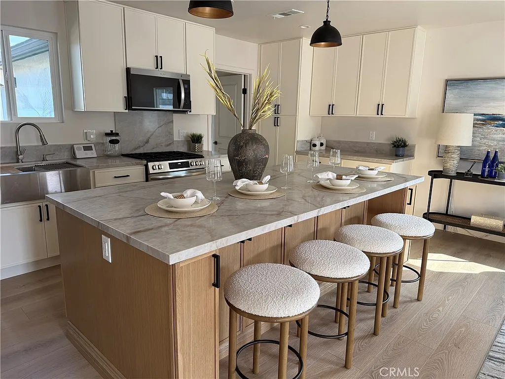 4 bed, 1624 sqft, $4,500 — Photo 4