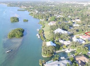 635 Bayshore Rd, Nokomis, FL 34275