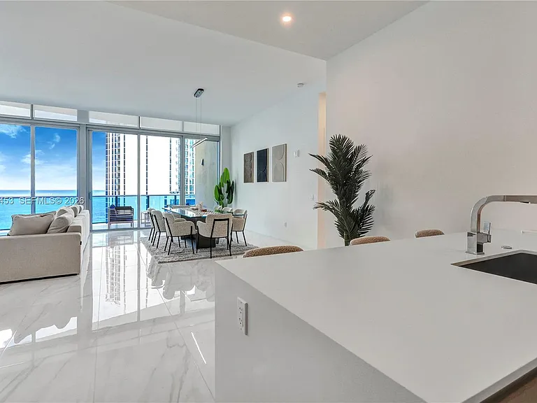 17550 Collins Ave #Penthouse 2 — Photo 9