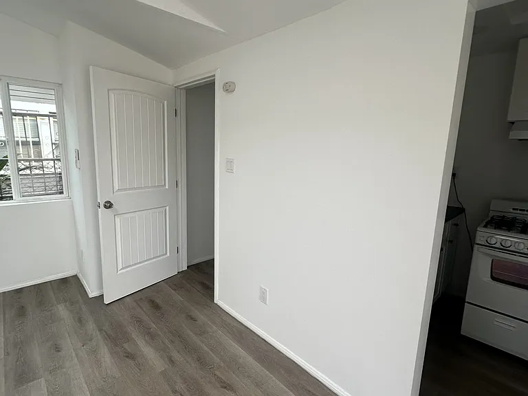 1204 N Normandie Ave — Photo 5