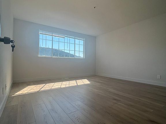 3rd image of 649 Wyandotte Ave #A