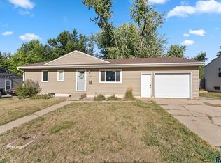 1609 S Comet Rd, Sioux Falls, SD 57103