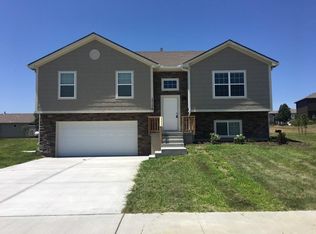 17182 Kill Creek Rd, Gardner, KS 66030