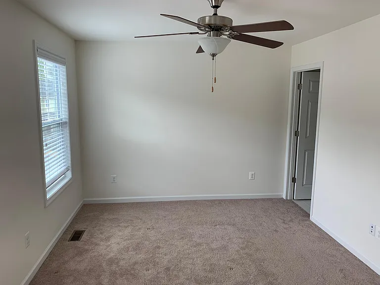 135 Longwood Dr — Photo 5