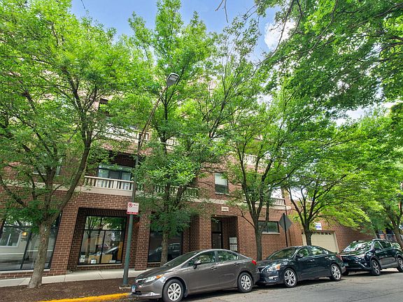 2nd image of 1952 W Cuyler Ave APT 404