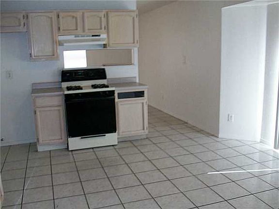 4th image of 3441 Yellow Rose St