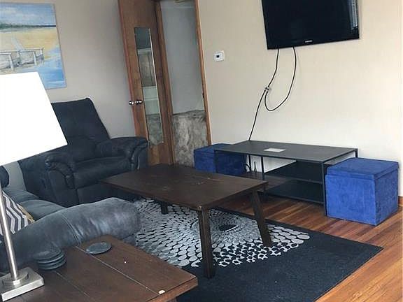 3rd image of 188 Heath St