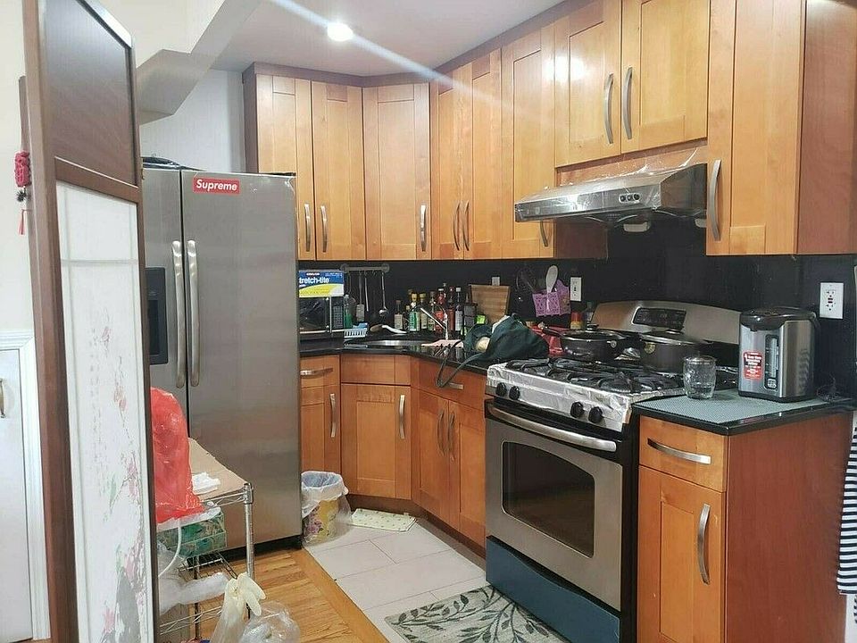 1st image of 98 Bay 20 St #2