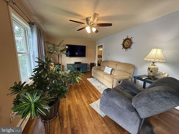 5th image of 115 Benjamin Ave