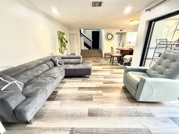 2041 Bayberry Dr, Pembroke Pines, FL 33024
