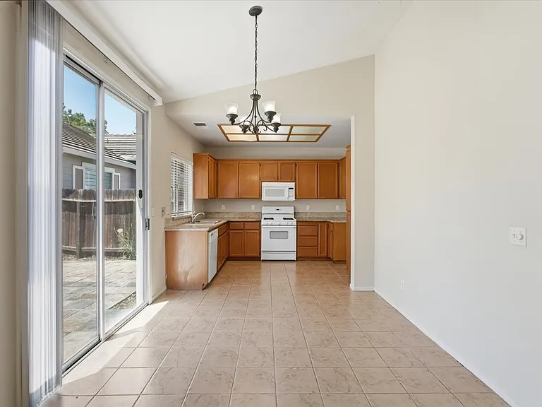 9386 Laguna Pointe Way — Photo 7