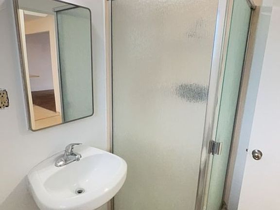 5th image of 6910 N Santa Fe Dr #2
