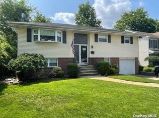 2410 Waring St, Bellmore, NY 11710