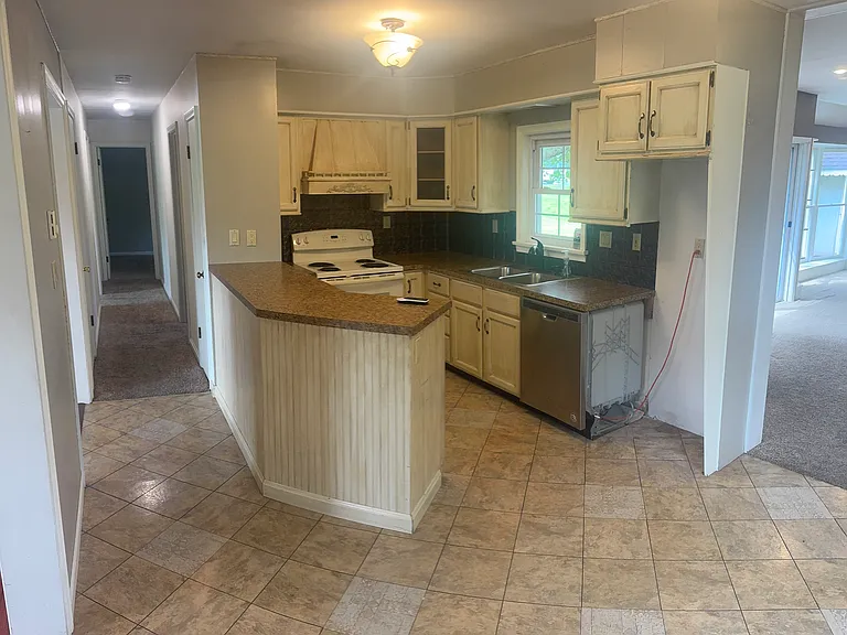 473 Spring Grove Rd — Photo 8