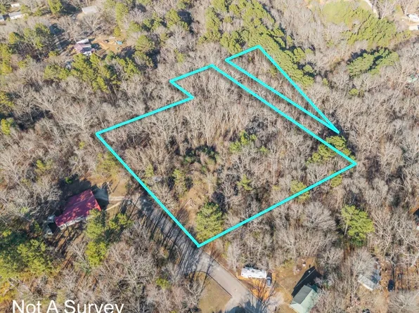 Pine St, Selmer, TN 38375
