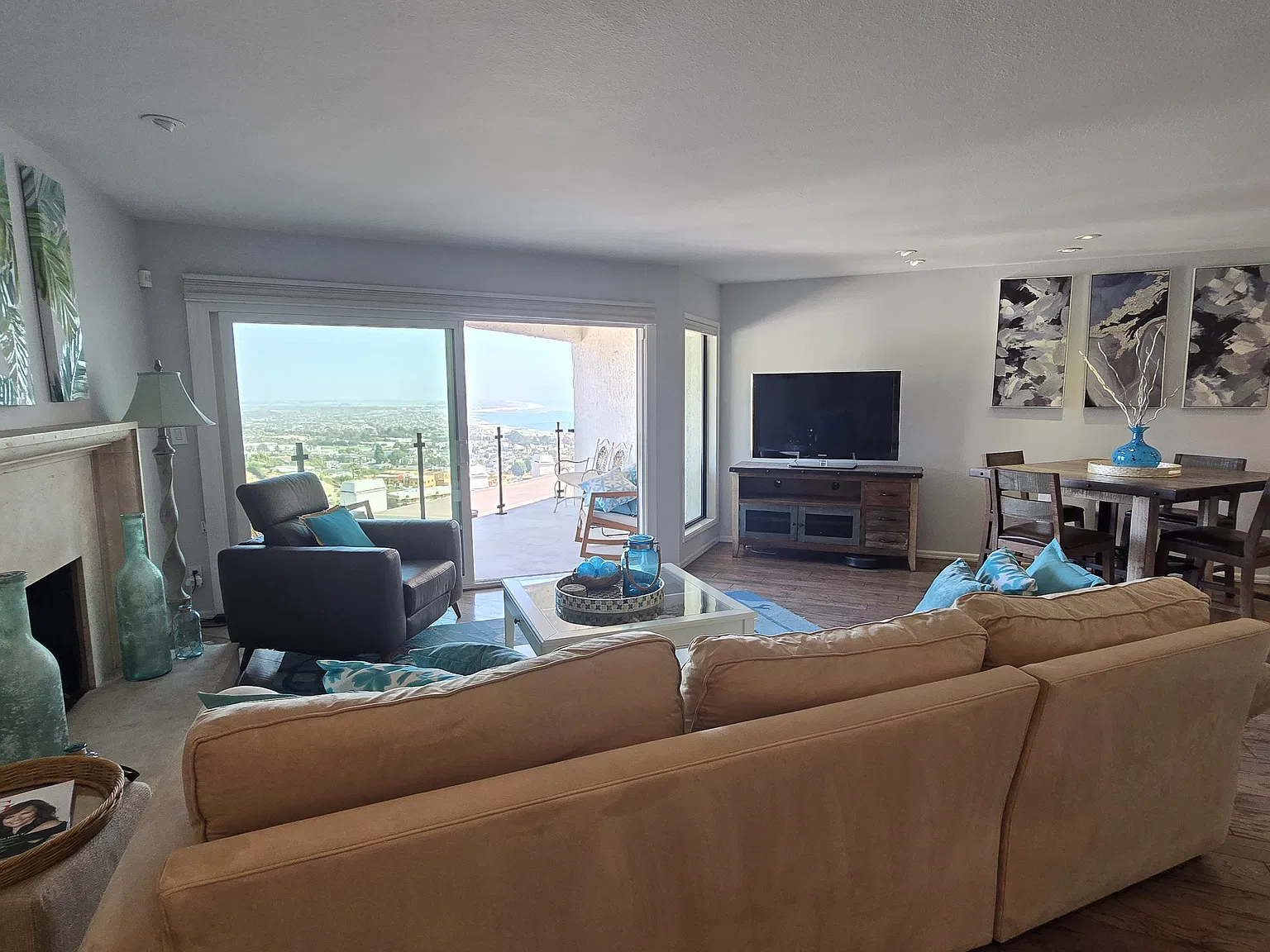 2 bed, 2.5 bath, 2556 sqft, $7,200 — Photo 4