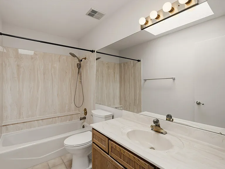 10021 Bridgepointe Ct NE — Photo 18
