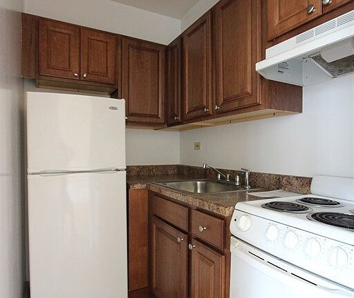 3rd image of 1850 N Humboldt Blvd APT 407