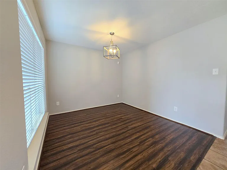 1423 Stone Bluff Dr — Photo 3