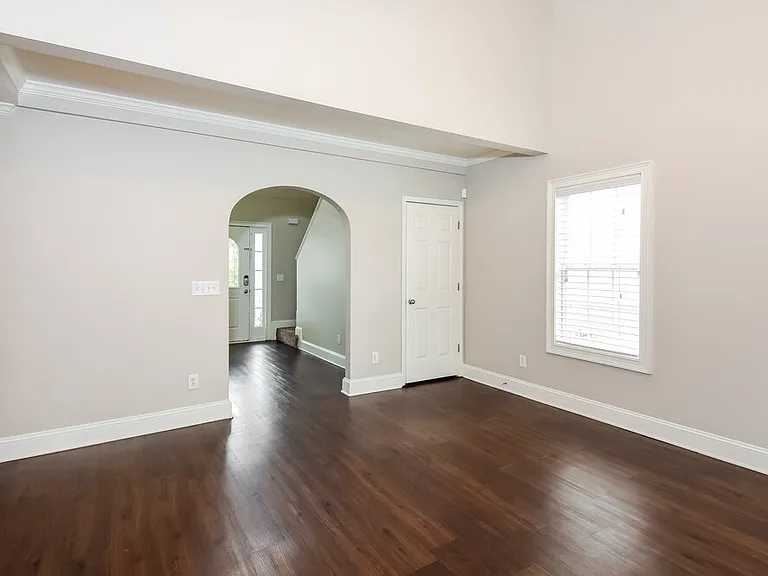 204 Providence Dr — Photo 6