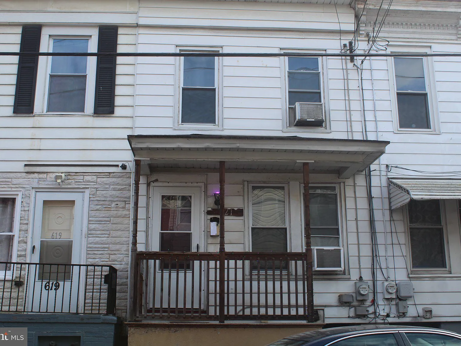 3 bed, 1.0 bath, 1372 sqft, $1,300 — Photo 1