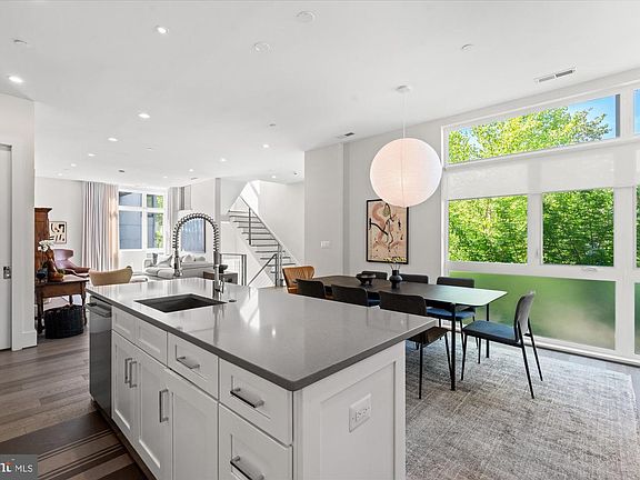 3rd image of 3915 Fulton St NW #Penthouse 6