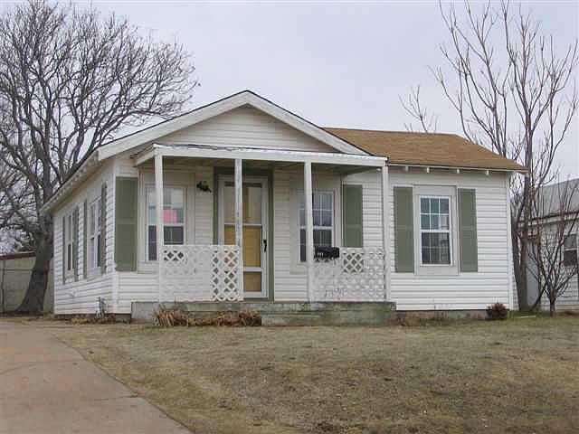 1st image of 805 W Avenue C