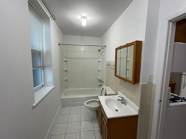 1620 W Beach Ave #R — Photo 9