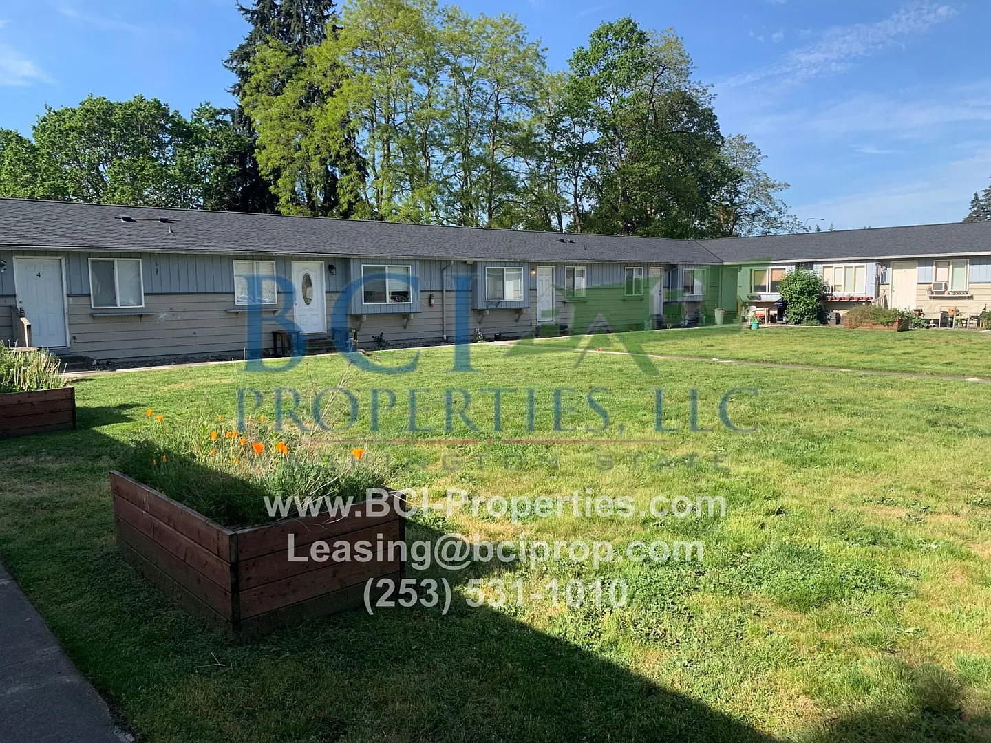 Spanaway Courtyard**126 — Photo 2