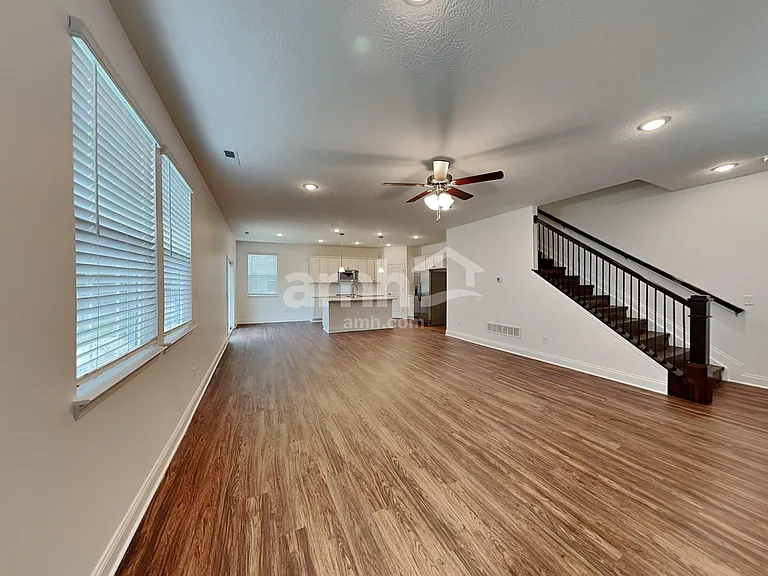 906 Castor Dr — Photo 6