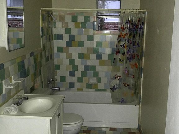 4th image of 2442 King St