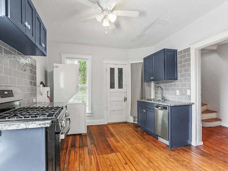 3213 Lexington Ave — Photo 8