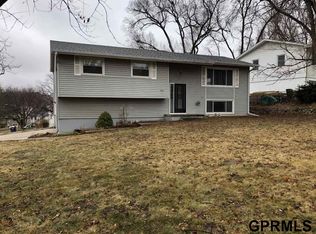 1414 Englewood Dr, Bellevue, NE 68005